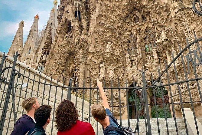 Sagrada Familia Exterior Free Tour: Stories, Secrets & Symbolism - Logistics and Meeting Details