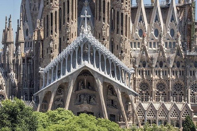 Sagrada Familia Private Tour With Skip-The-Line Ticket - Meeting Point and End Point