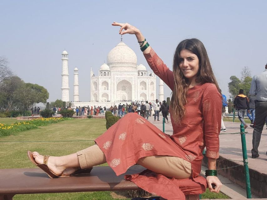 Same Day Taj Mahal Tour By Flight From Bangalore - Language and Guide