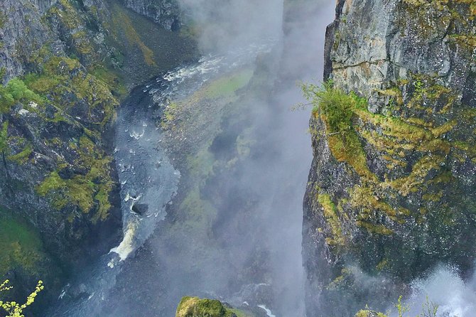 SEVEN WATERFALLS Tour: Private Roundtrip to the Hardanger Fjord, 12 Hours - Lunch and Relaxation