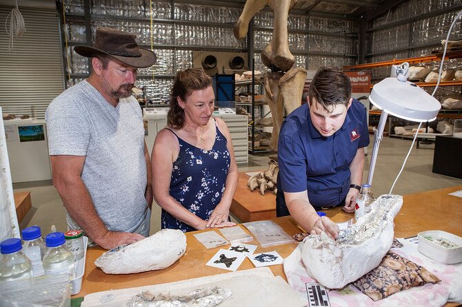 Short Eromanga Natural History Museum Dinosaur Tour - Queensland