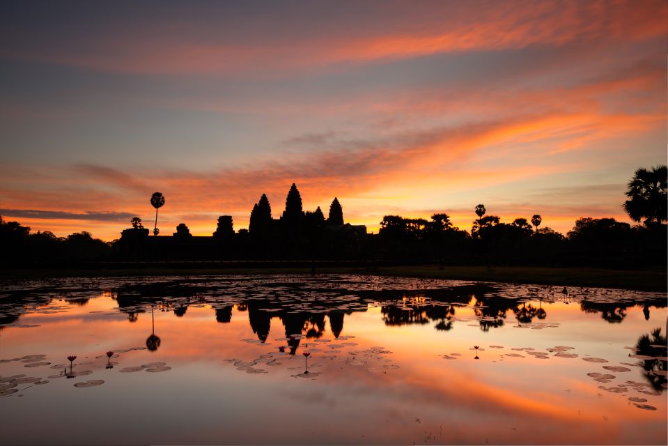 Siem Reap: Angkor Sunrise Bike Tour With Breakfast and Lunch - Review Summary