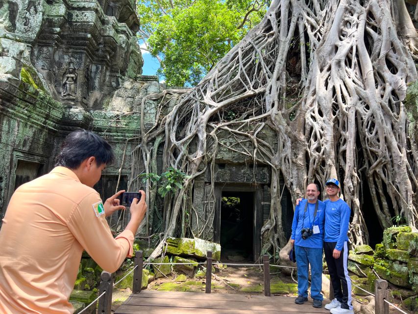 Siem Reap: Angkor Wat Small-Group Day Tour and Sunset - Location and Product Details