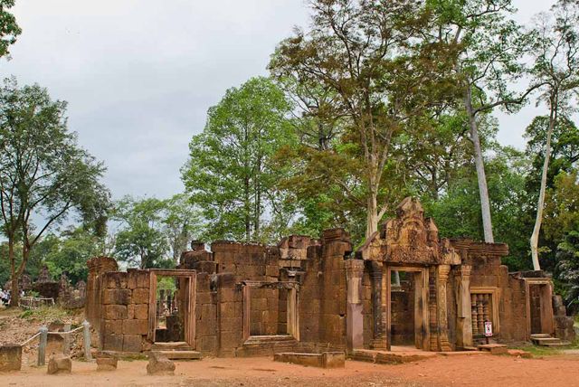 Siem Reap: Banteay Srey and Roluos Temples Day Tour - Itinerary