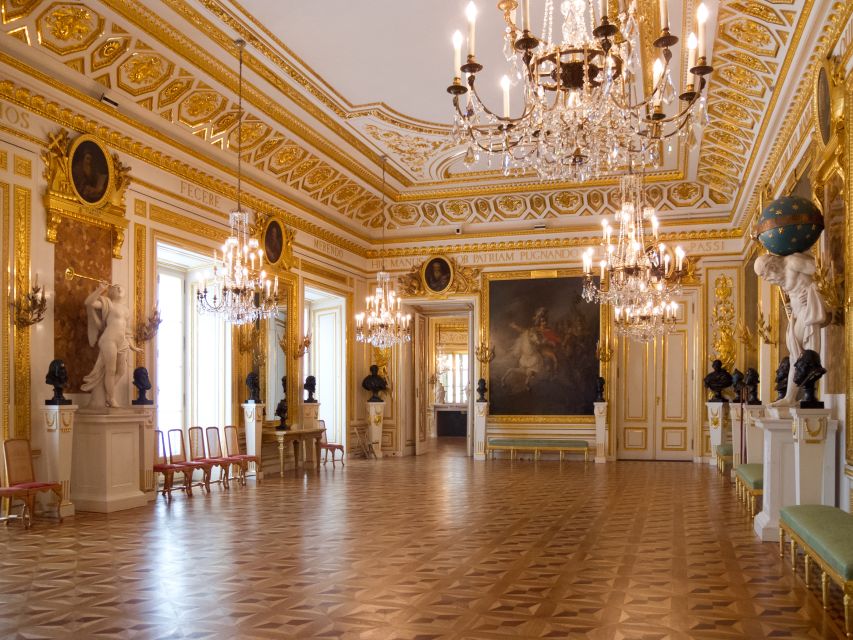 Skip-the-Line Warsaw Royal Castle Private Guided Tour - Historical Walking Tour Details