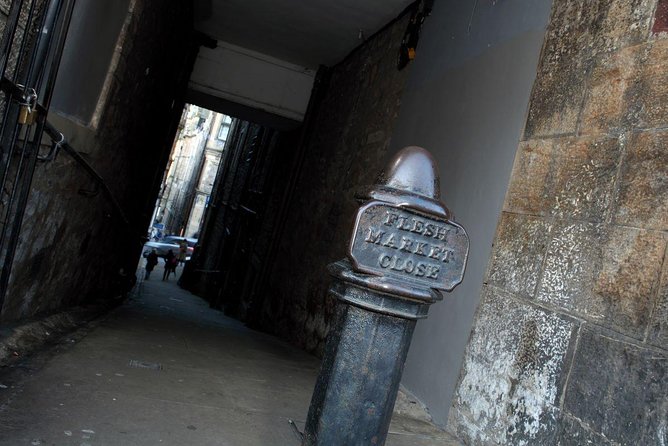 Small Group Ghostly Underground Vaults Tour in Edinburgh - Traveler Expectations