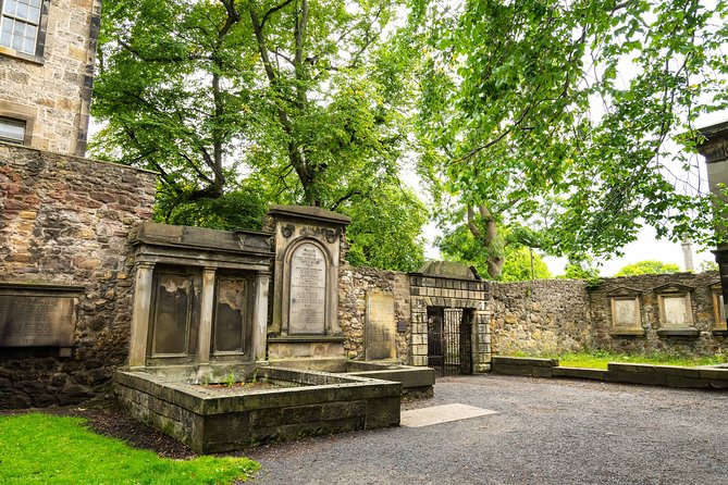 Small-Group Sinister Old Town Walking Tour of Edinburgh - Booking and Cancellation Policy