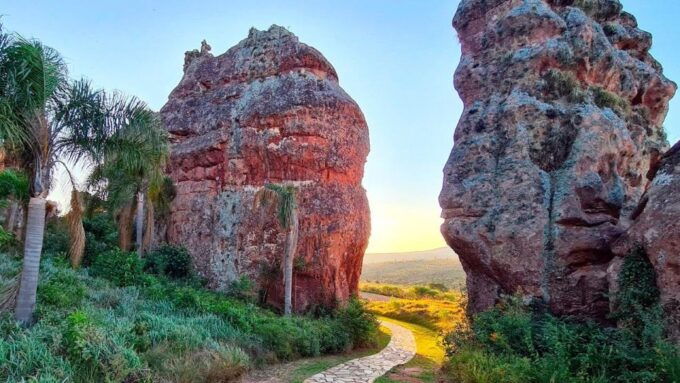 Stone and Nature: Vila Velha and Buraco Do Padre, Paraná - Stone and Water Wonders Experience