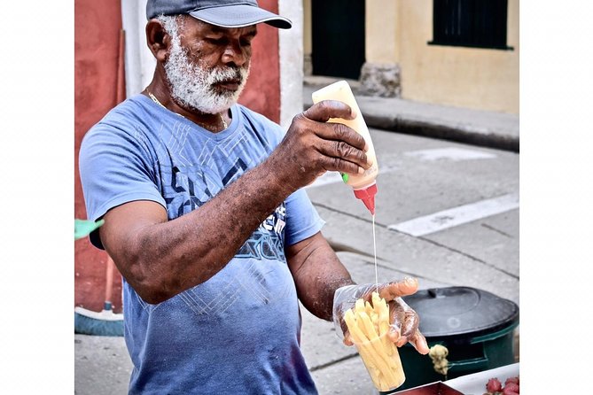 Street Food Tour in Cartagena Walled City and Getsemani - Host Responses and Interactions