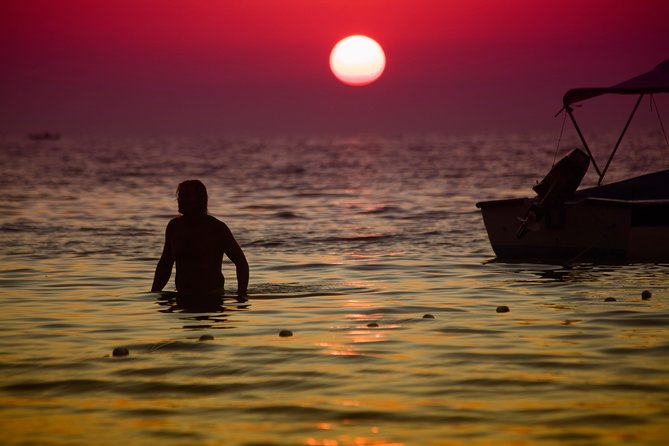 Sunset Boat Tour to Cinque Terre With Aperitif on Board - Traveler Experience and Reviews