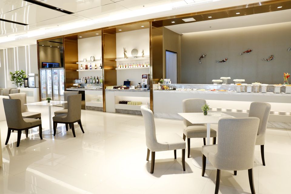 Suvarnabhumi Airport: 3-Hour Miracle Lounge Access - Amenities and Services