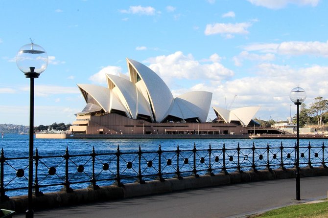 Sydney Half Day Private Tour: See Sydney Opera House and Bondi - Guide Professionalism and Company Communication