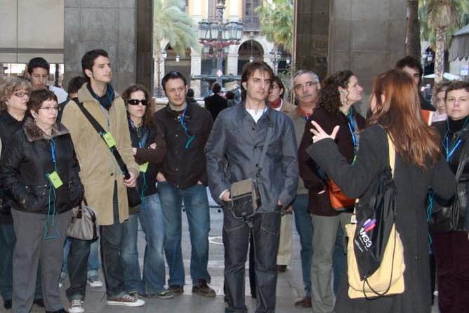 The Shadow of the Wind Novel Walking Tour in Barcelona - Logistics, Customer Service, and Feedback
