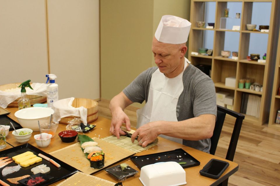 Tokyo: Tsukiji Market Guided Tour & Sushi-Making Experience - Activity Description