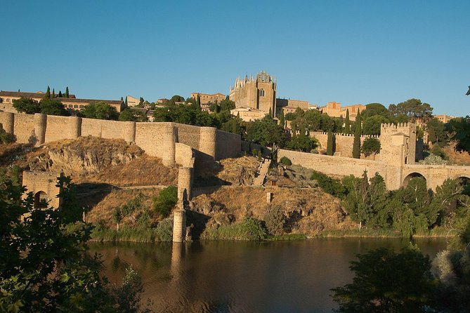 Toledo Highlights Tour for Explorers From Madrid - Historic Landmarks and Architecture