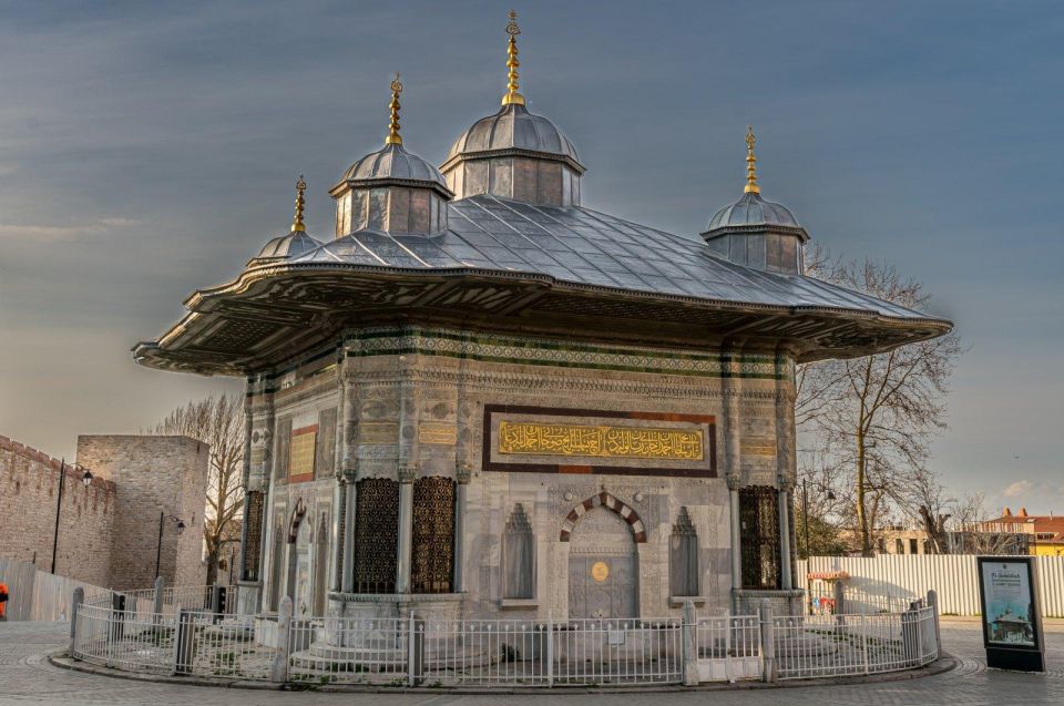 Topkapi Palace Guided Tour and Skip The Ticket Line - Topkapi Palace Visit