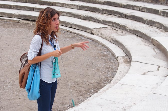 Tour in the Ruins of Pompeii With an Archaeologist - Interactive Group Experience