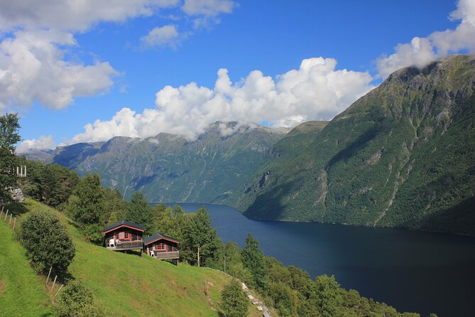 TRANSFER, LUXURY VAN 1-7 PAX: Bergen – Geiranger - Booking and Contact Details