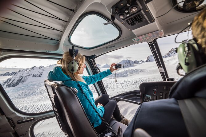 Twin Glacier Helicopter Flight From Franz Josef - Snow Landing Experience