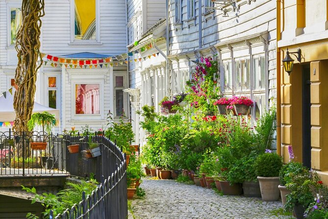 Two Hour Private Walking Tour of the Best of Bergen! - Group Size Flexibility