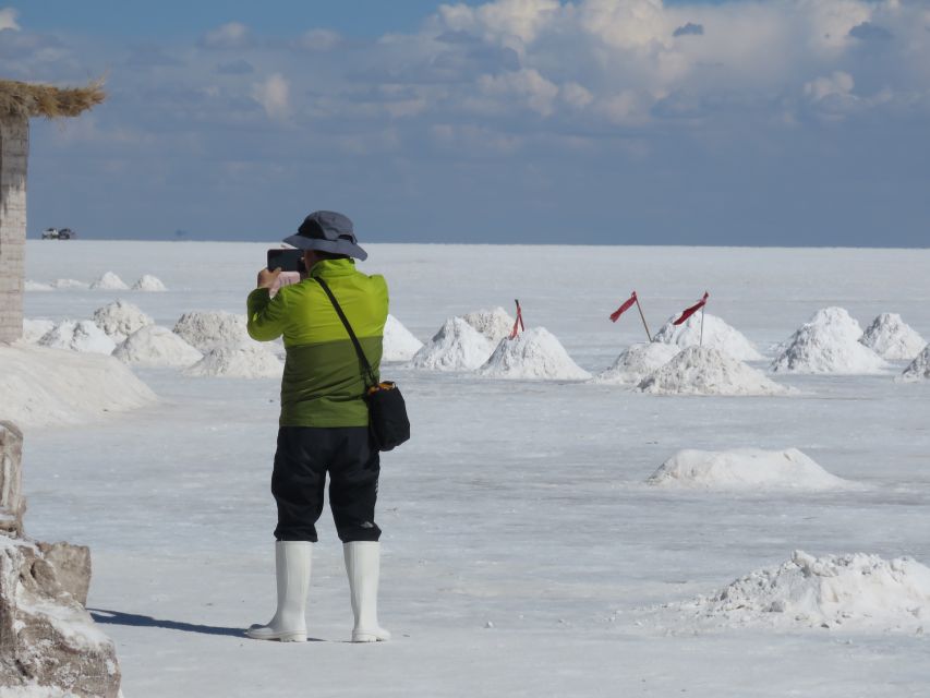 Uyuni: Full-Day Salt Flats Tour With Overnight Hotel Stay - Expert Guided Tour