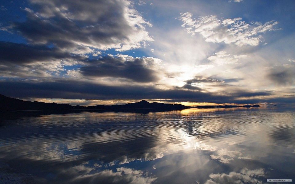 Uyuni Salt Flat Private Tour From Chile in Hostels - Inclusions and Services Provided