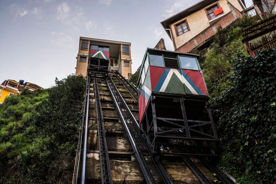 Valparaiso: Guided Walking Tour With Ascensor Rides - Customer Review