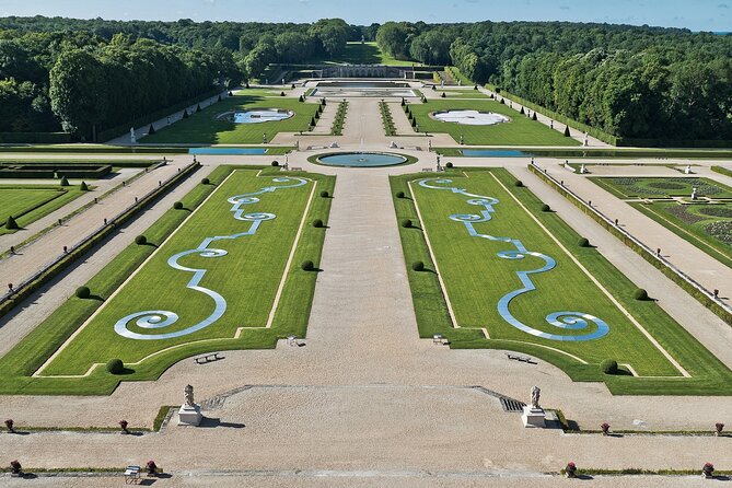 Vaux-Le-Vicomte Castle Day Trip With Chateaubus Shuttle - Additional Trip Information