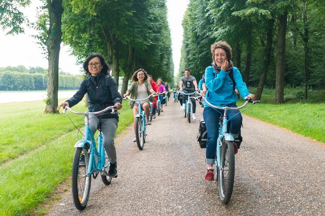 Versailles Domain Bike Tour With Palace and Trianon Estate Access - Guide Experience