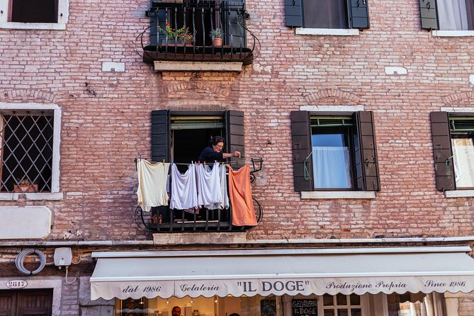 Withlocals Venice Away From the Crowds PRIVATE Tour With a Local Expert - Expertise and Customer Support