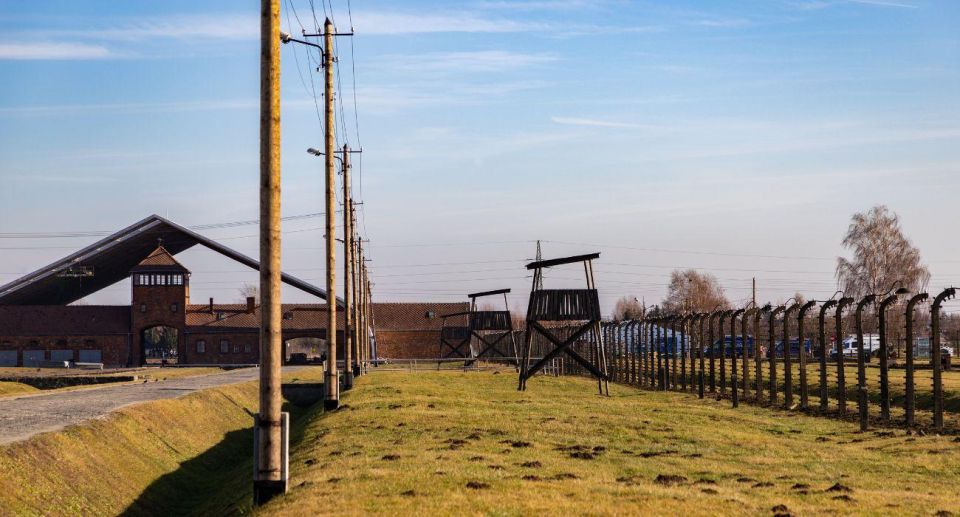 Wroclaw: Guided Tour to Auschwitz and Krakow - Tour Itinerary