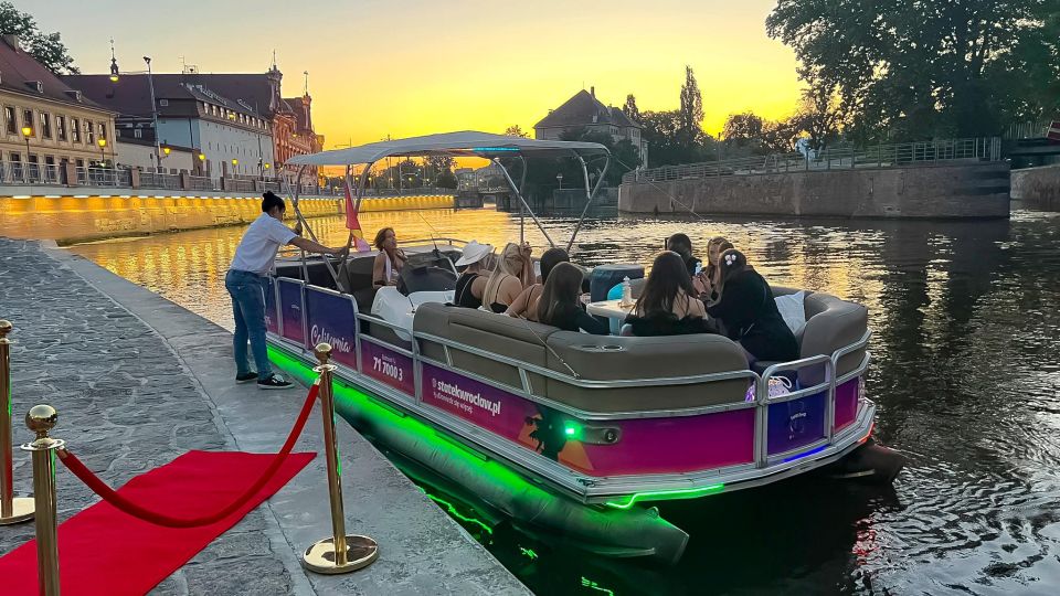 Wroclaw: Old Town Night Cruise With Ilumination - Inclusions and Services