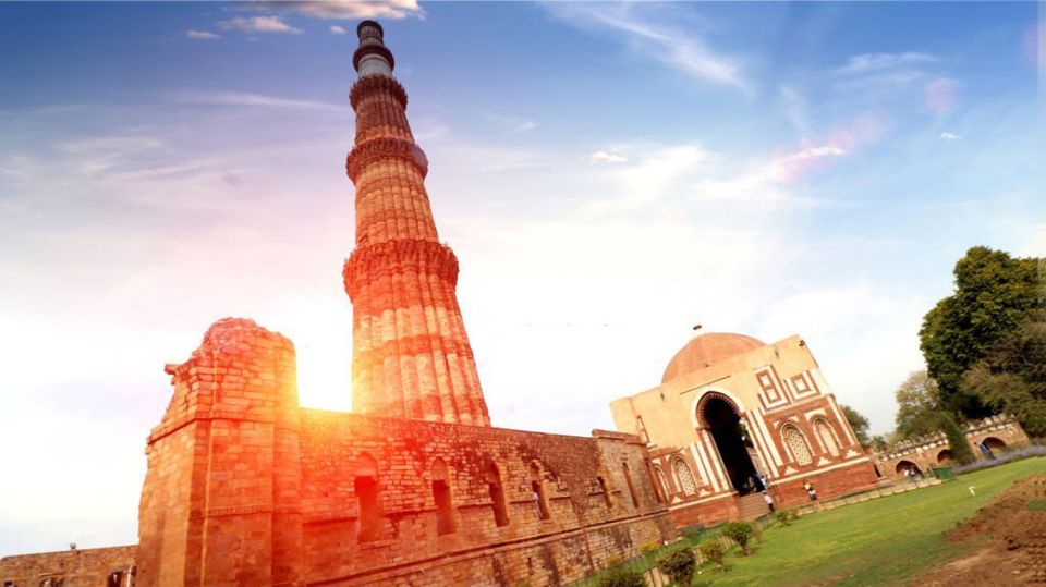2-Day Golden Triangle Tour From Delhi to Agra and Jaipur - Live Tour Guide