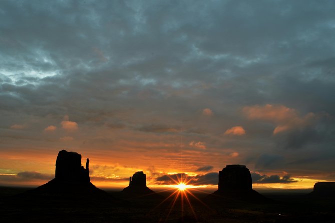 3.0 Hours of Monument Valleys Sunrise or Sunset 44 Tour - Unique Sunrise Experience