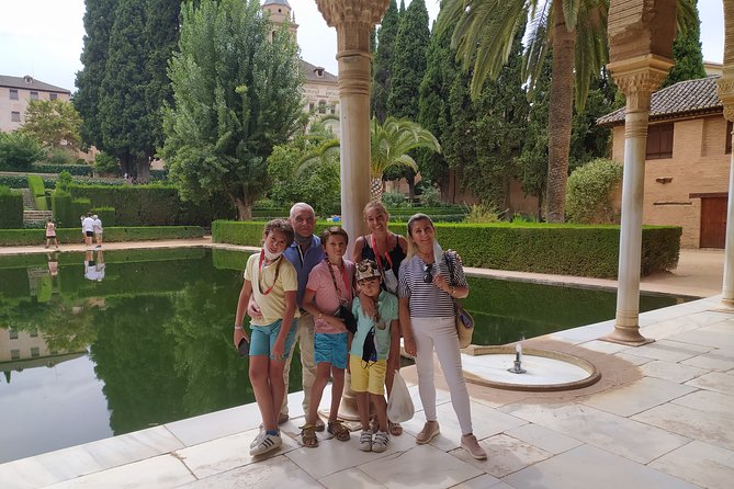 Alhambra: Private Tour for Families - Private Tour Highlights