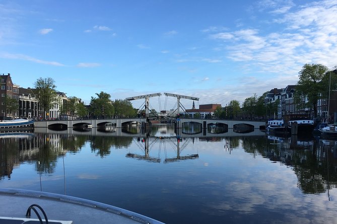 Amsterdam Morning Canal Cruise With Coffee and Tea - Tour Experience and Guide Quality