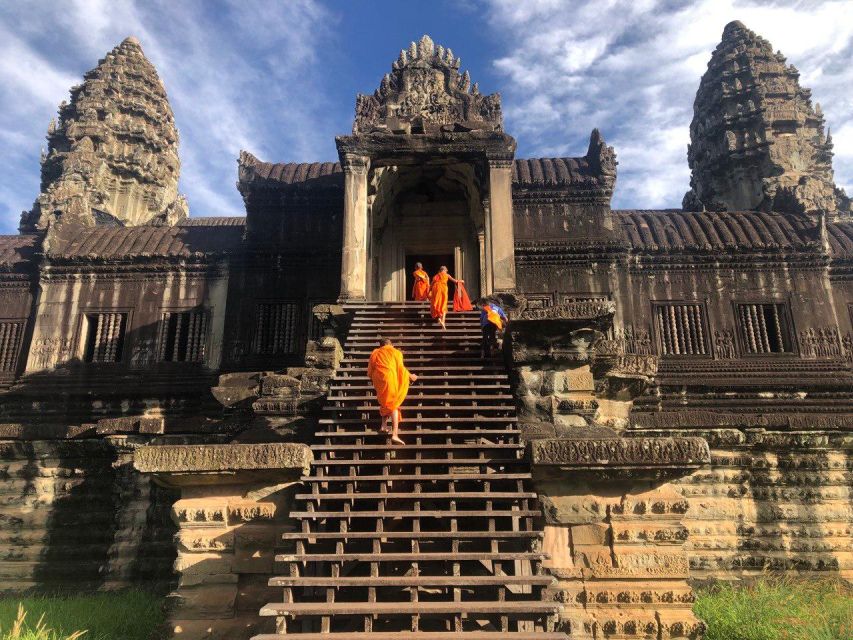 Angkor Wat Highlights Tour & Sunset View - Sunset View From Bakeng Mountain
