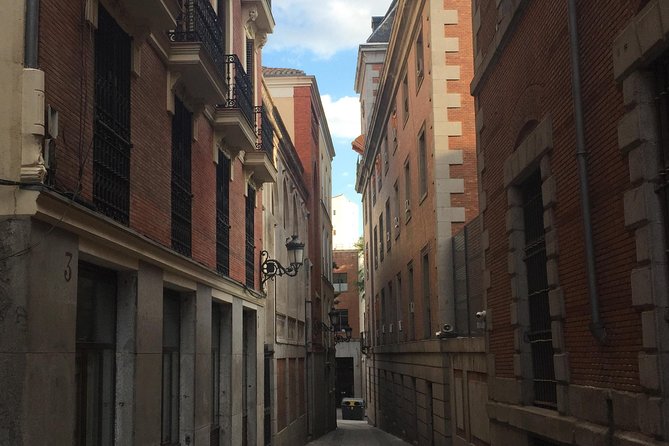 Architour Through Lavapiés and Rastro With an Architect - Common questions