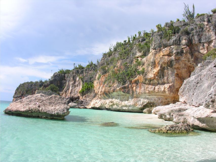 Bahía De Las Aguilas: Beach Day Trip by Boat - Boat Ride Scenery