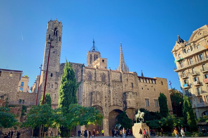 Barcelona 2-in-1 Walking Tour: Old Town Gaudí Street - Historical Insights