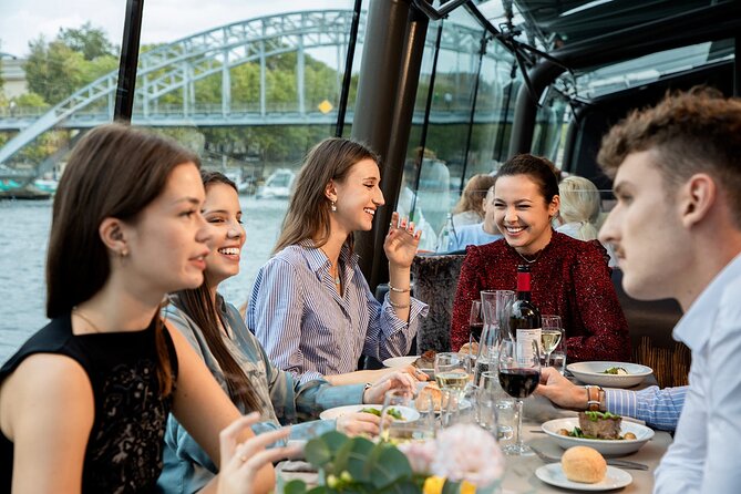 Bateaux Parisiens Seine River Gourmet Lunch & Sightseeing Cruise - Service and Amenities