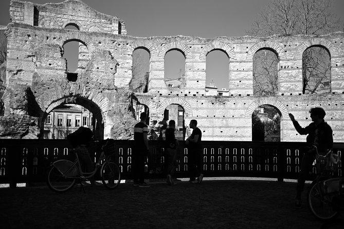 Bordeaux by Bicycle: a 3-Hour Tour Immersive Experience" - Customer Experience and Support