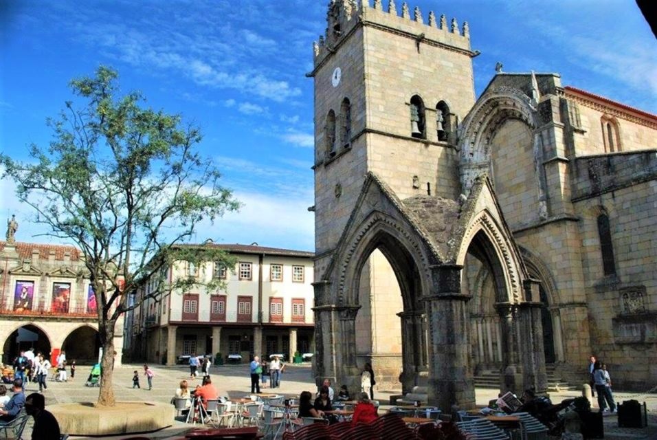 Braga & Guimarães: Premium Day Tour - Booking and Availability
