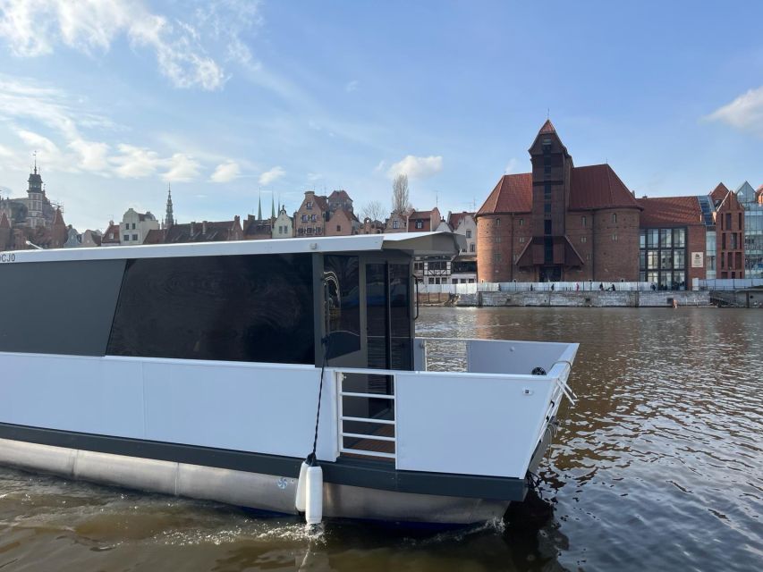 Brand New Tiny Water Bus on Motława River in Gdańsk - Participants and Date