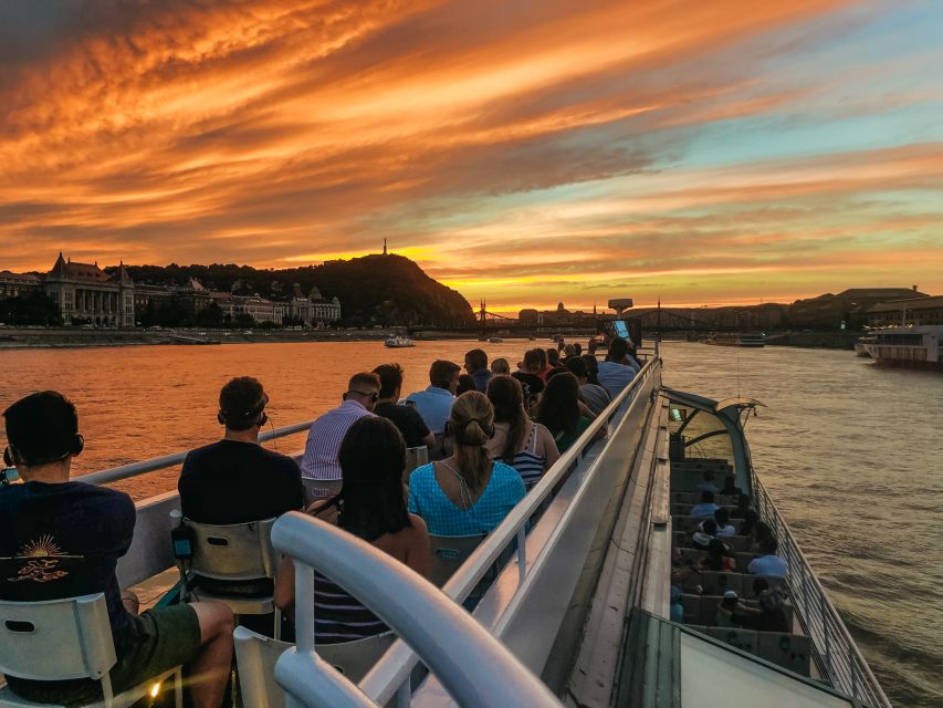 Budapest: 1-Hour Evening Sightseeing Cruise With Drink - Tips for Enjoying the Cruise