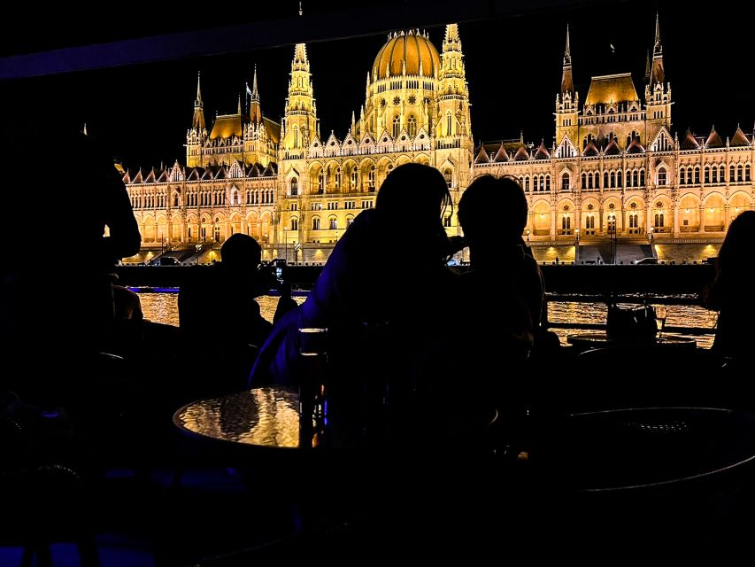 Budapest: City Highlights Cruise With Welcome Drink - Meeting Point and Seating Information