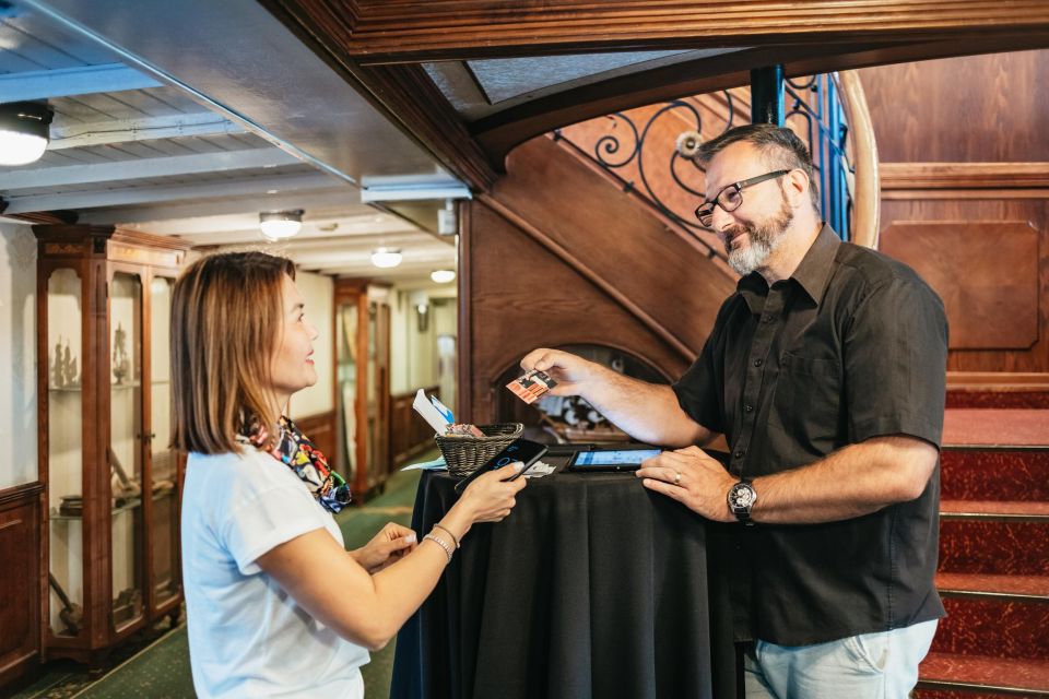 Budapest: Danube Cruise With Hungarian Dinner and Live Music - Customer Testimonials