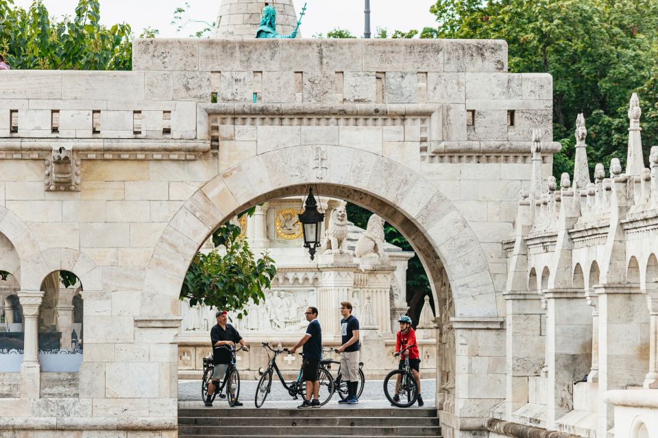 Budapest: Grand Sightseeing Bike Tour - Activity Description