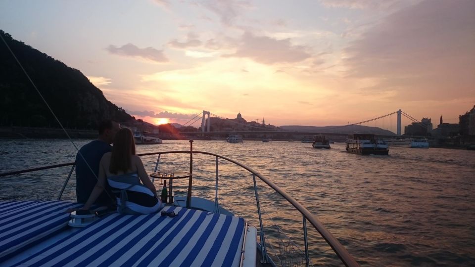 Budapest: Private Danube Yacht Cruise With Welcome Drink - Date Confirmation