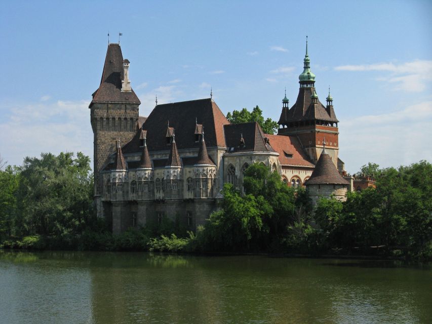 Budapest: Private Walking Tour of City With Spanish Guide - Common questions